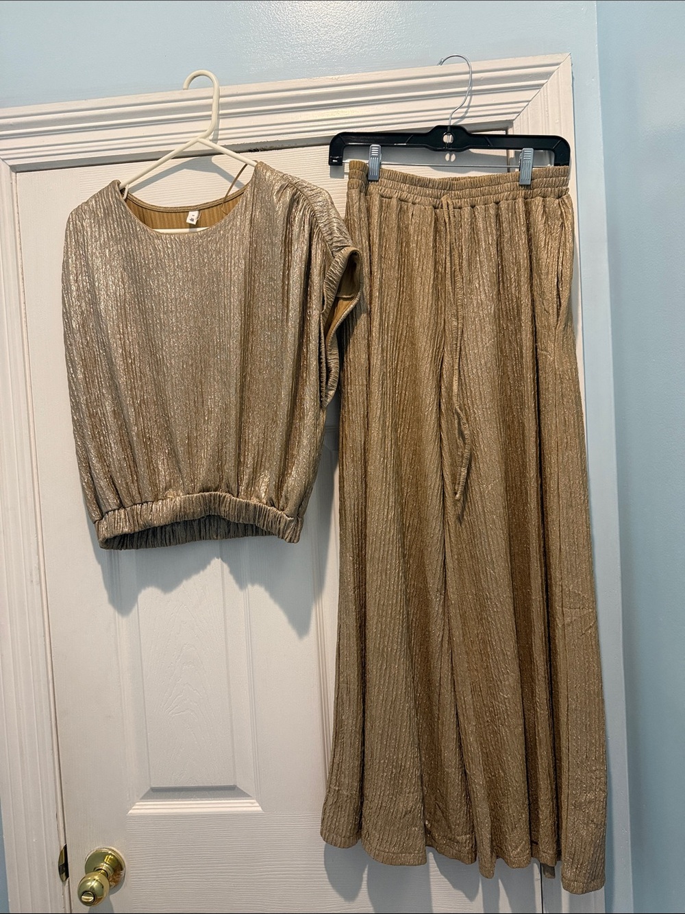 glam Gold Metallic Wide-Leg Pants with Matching Cropped Top